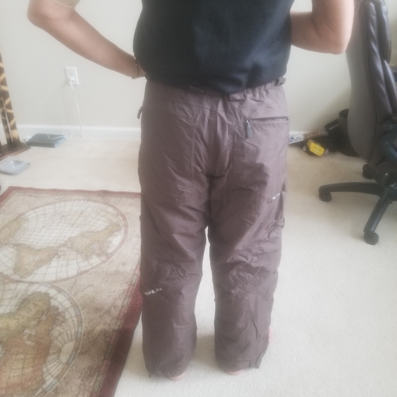 NWOT Oakley ski/snowboard pants - Picture 5 of 6